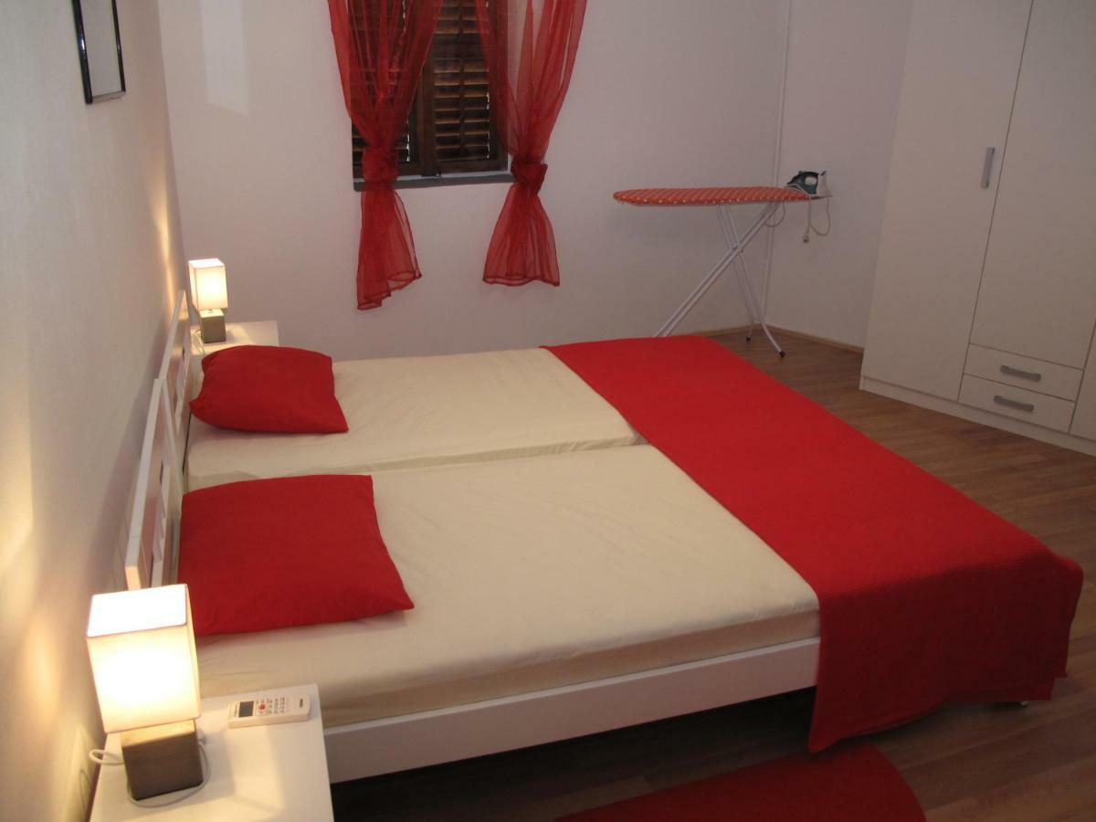 Illy City Centre Apartment Шибеник Экстерьер фото